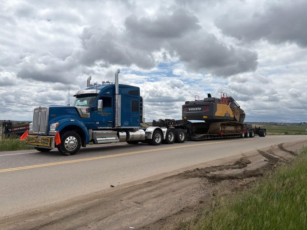 Heavy Haul & Equipment Hauling in Denver | Western Towing